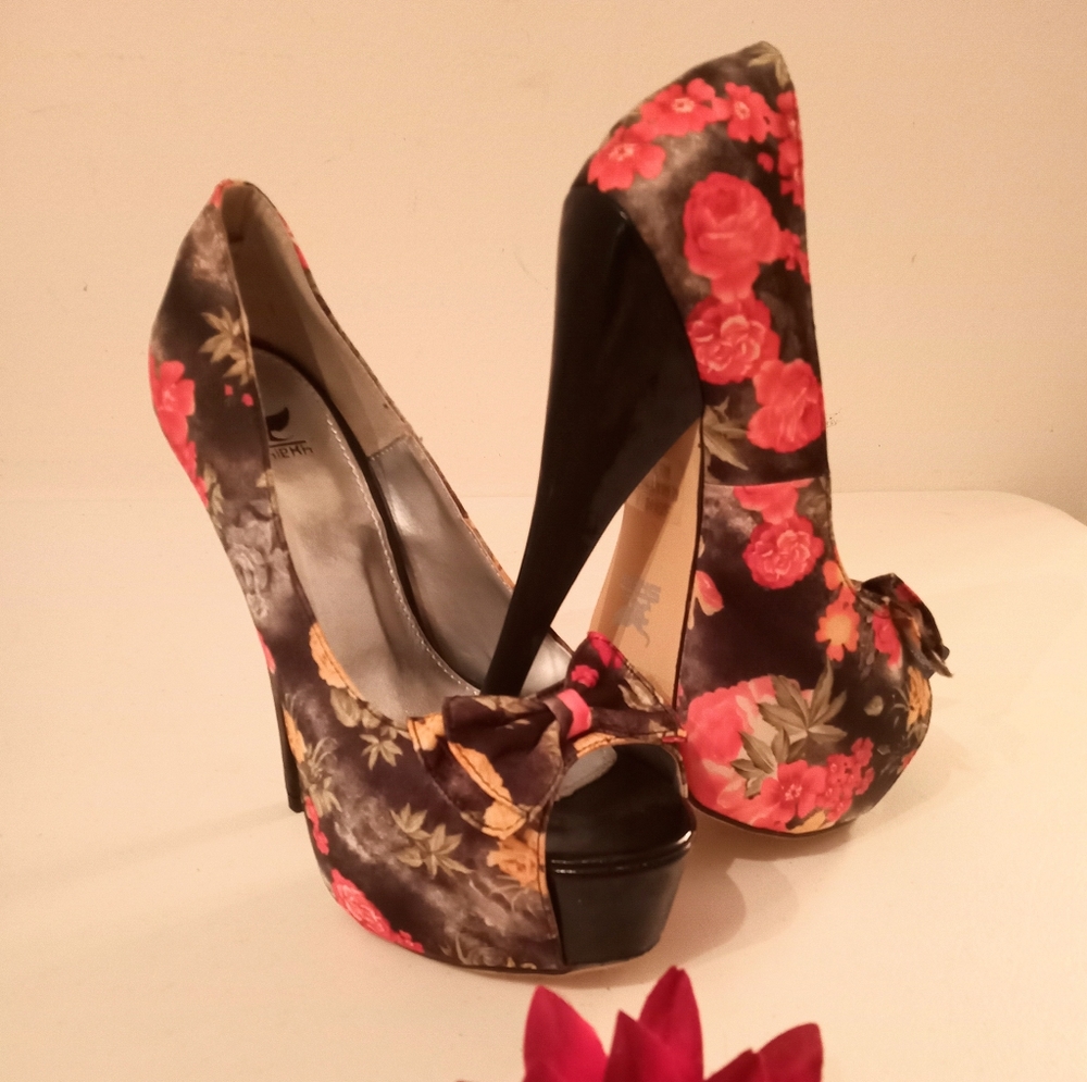 SALE🎁NWT🎁FREE GIFT INCLUDED🎁Stiletto Platform Peep Toe High Heel Double Bow - Picture 8 of 14